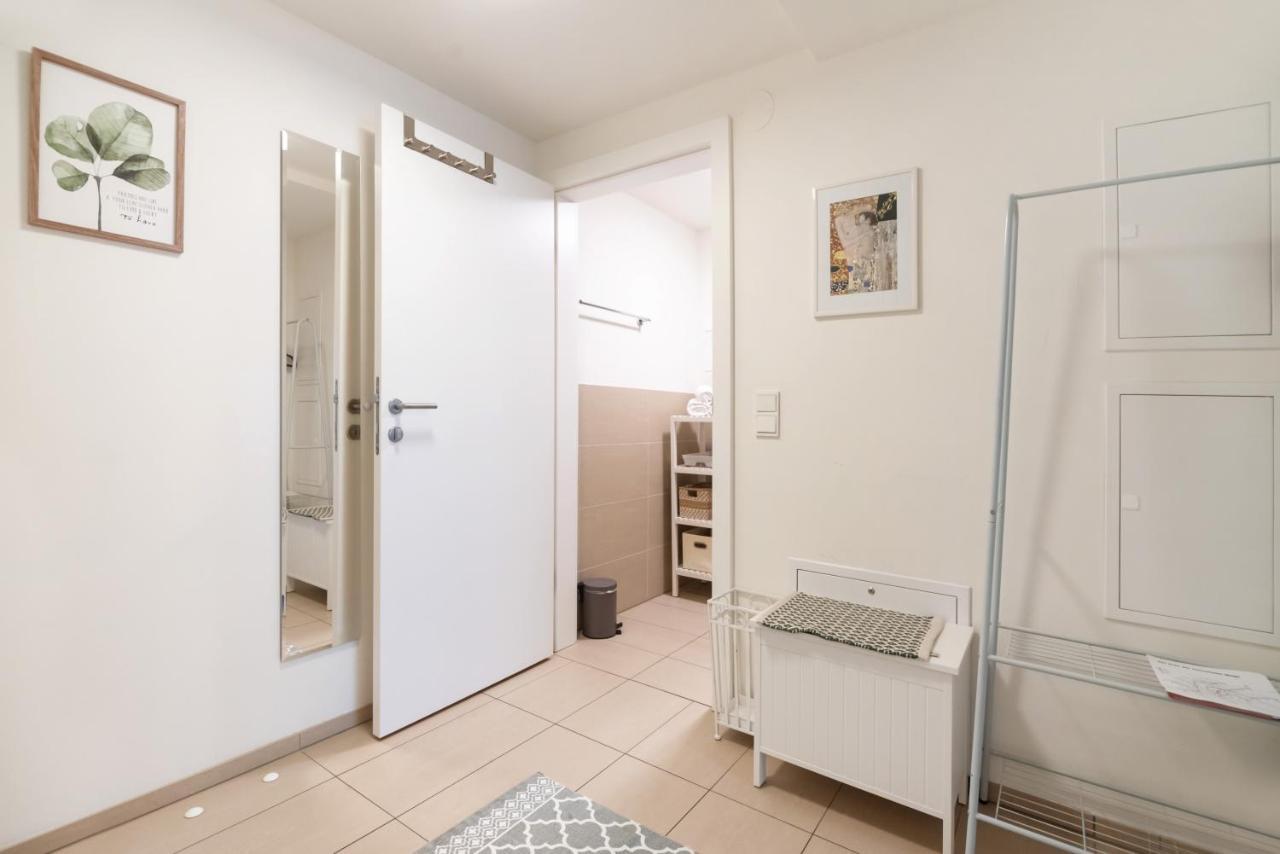 Quiet And Cozy Apartment Next To Mariahilfer Strasse And Naschmarkt With Ac, Minimum 30 Nights Wenen Buitenkant foto