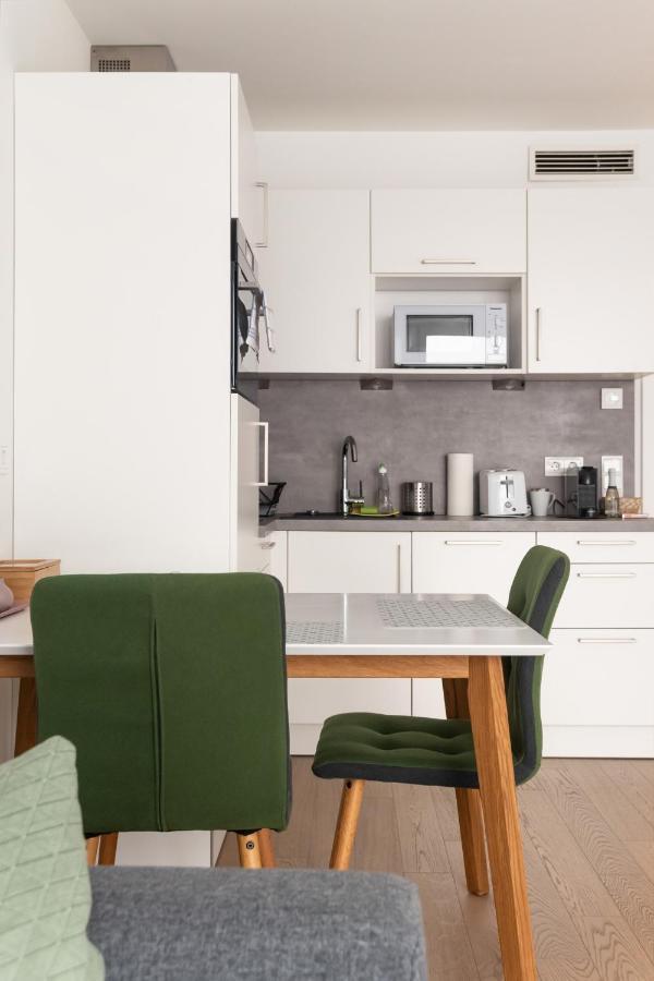 Quiet And Cozy Apartment Next To Mariahilfer Strasse And Naschmarkt With Ac, Minimum 30 Nights Wenen Buitenkant foto