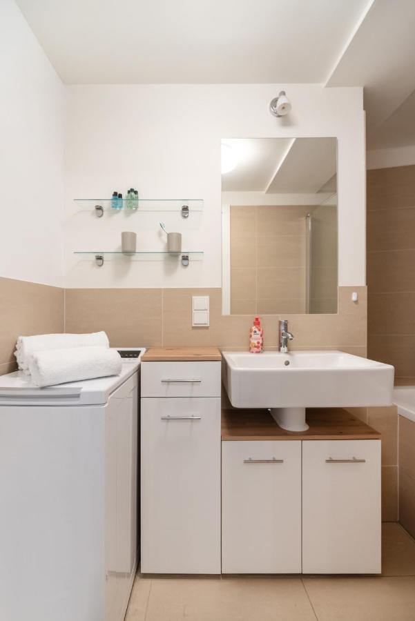 Quiet And Cozy Apartment Next To Mariahilfer Strasse And Naschmarkt With Ac, Minimum 30 Nights Wenen Buitenkant foto