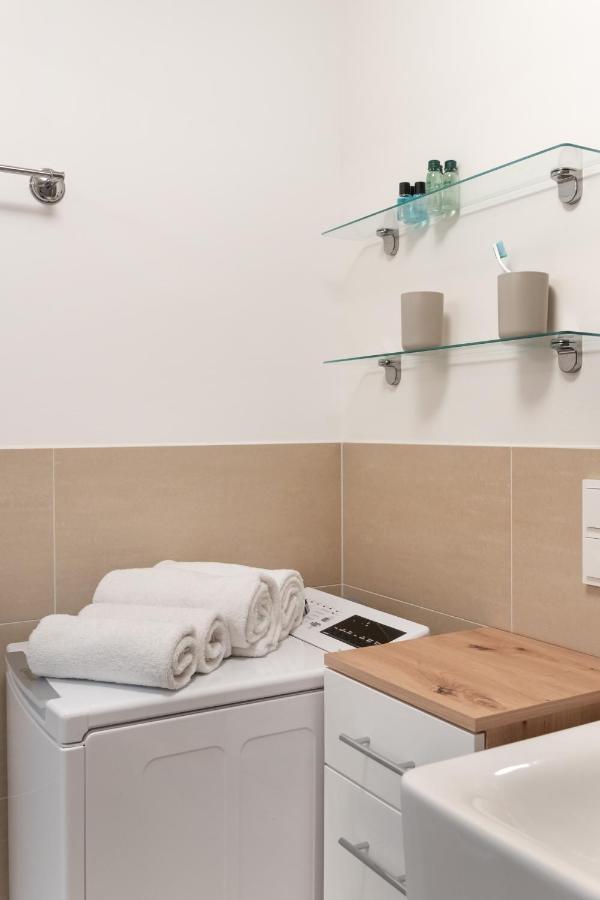 Quiet And Cozy Apartment Next To Mariahilfer Strasse And Naschmarkt With Ac, Minimum 30 Nights Wenen Buitenkant foto