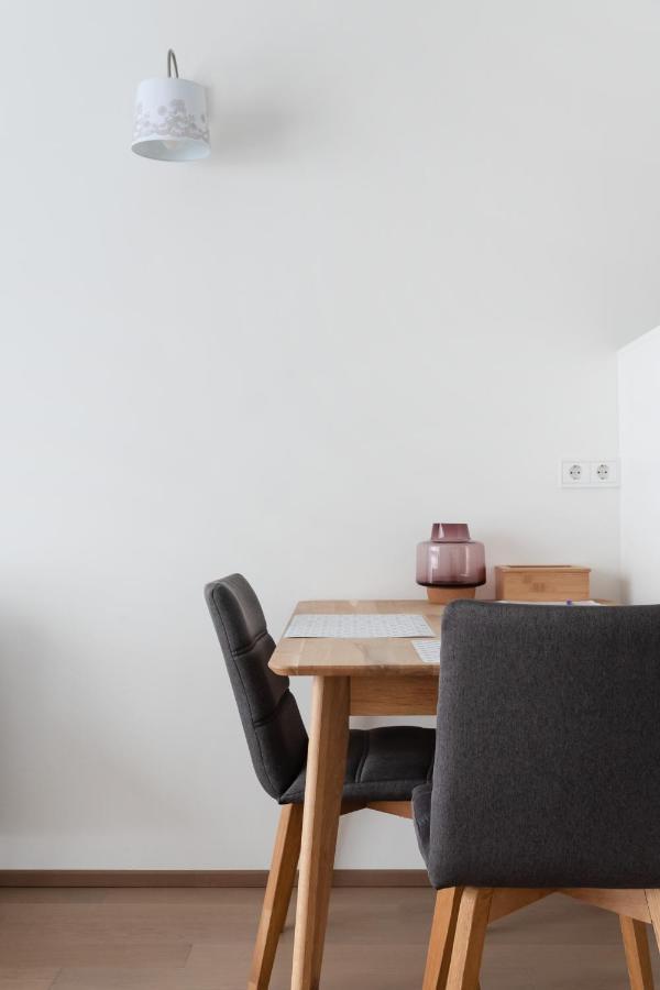 Quiet And Cozy Apartment Next To Mariahilfer Strasse And Naschmarkt With Ac, Minimum 30 Nights Wenen Buitenkant foto