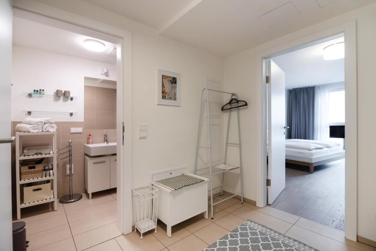 Quiet And Cozy Apartment Next To Mariahilfer Strasse And Naschmarkt With Ac, Minimum 30 Nights Wenen Buitenkant foto