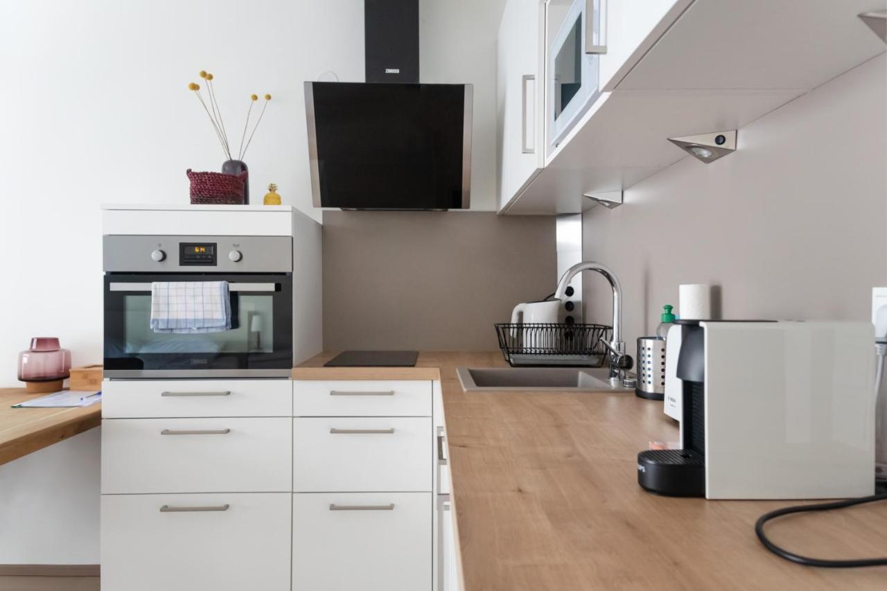 Quiet And Cozy Apartment Next To Mariahilfer Strasse And Naschmarkt With Ac, Minimum 30 Nights Wenen Buitenkant foto