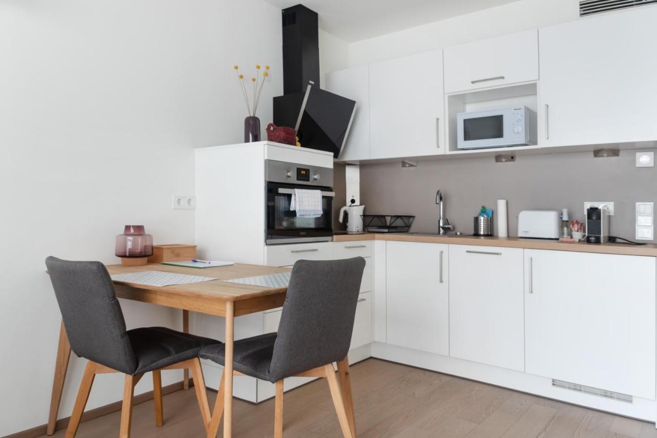 Quiet And Cozy Apartment Next To Mariahilfer Strasse And Naschmarkt With Ac, Minimum 30 Nights Wenen Buitenkant foto